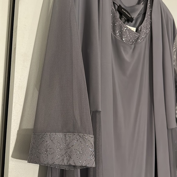 Dress with matching light weight - Picture 2 of 7